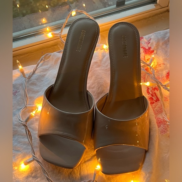 Cushionaire Nude Leather Heels - Picture 3 of 5